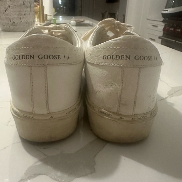 Lightly warn classic Golden Goose sneakers - Picture 5 of 6